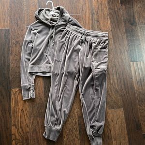 Aerie offline sweatsuit outfit shirt and pants joggers medium brown plum color